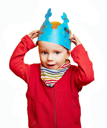 Kindergeburtstag feiern - Geburtstagskind mit Krone